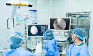 AI hỗ trợ bác sĩ phẫu thuật u nhầy sát sàn sọ