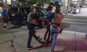Cảnh sát Los Angeles bắt hàng loạt người vi phạm lệnh giới nghiêm