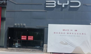 Các đại lý ôtô kêu gọi hãng giảm sản xuất