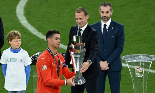 Ronaldo và 10 cầu thủ thành công nhất mọi thời