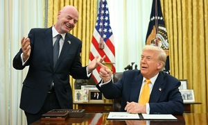 Nghệ thuật ứng xử của Chủ tịch FIFA với ông Trump