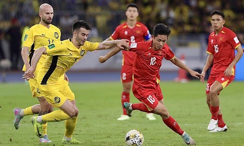 Việt Nam tụt sâu ở bảng FIFA vì thua Malaysia