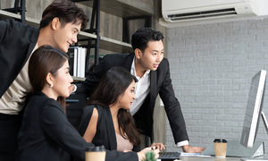 Phòng bệnh thế nào khi ngồi máy lạnh cả ngày?