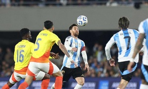 Argentina thoát thua sau khi thay Messi