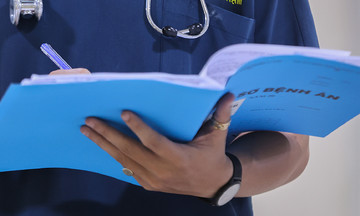 Bé 4 tuổi ngưng thở sau khi rơi xuống ao cá