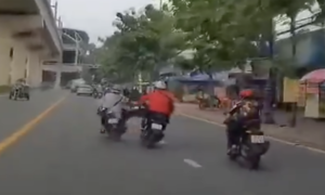 Đạp ngã người đi xe máy vì mâu thuẫn giao thông