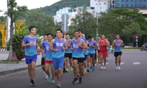 Runner chủ nhà chạy làm nóng trước VM Quy Nhơn