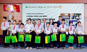 Cathay United Bank trao 360 suất học bổng cho học sinh Quảng Nam