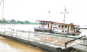 Nối lại cầu phao Phong Châu