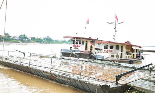Nối lại cầu phao Phong Châu