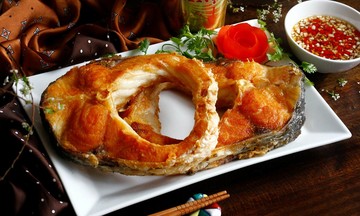 Nguy cơ ngộ độc từ đậy kín đồ ăn nóng