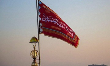 Iran treo 'cờ máu báo thù' sau vụ Israel không kích