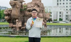 Thần đồng 17 tuổi tiếp tục đả bại kỳ thủ số một cờ tướng