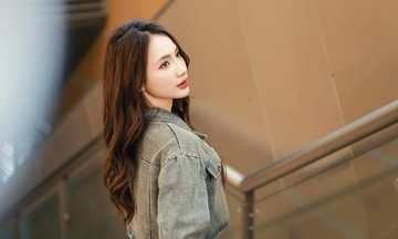 Cô gái 'gây sốt' khi sáng làm người mẫu, tối làm đồng nát