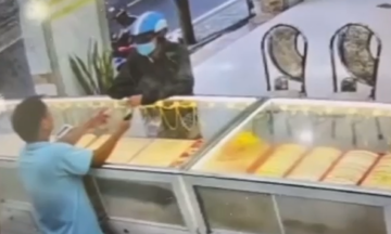 Vờ hỏi mua vàng rồi cướp, bỏ chạy