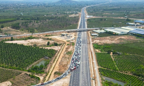 Mở lối ra trên cao tốc Dầu Giây - Phan Thiết để giảm ùn tắc