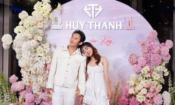 Fansign đầu tiên của Kay Trần ở Hà Nội ngập hoa, trang sức vàng