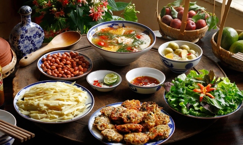 Mâm cơm dân dã ngày hè với cá ngần