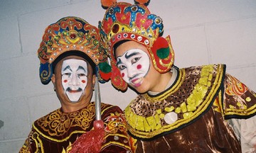 Tuồng, chèo 'thay áo mới'