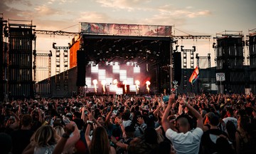 Nguy cơ mắc cúm ở concert, khu vực đông người
