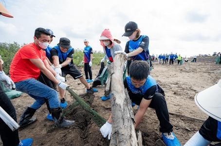 Vingroup làm sạch bờ biển tại 28 tỉnh, thành