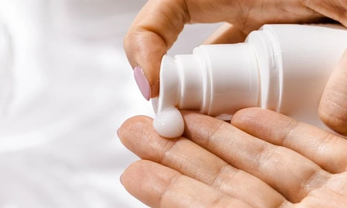 Da cháy xém sau dùng kem 'siêu chống nắng'