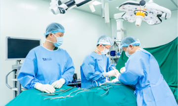 Phát hiện ung thư vú sớm từ dấu hiệu đau ngực