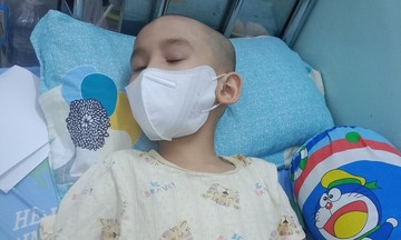 Khao khát trở lại trường của cậu bé ung thư máu