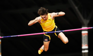 Duplantis lần thứ 12 phá kỷ lục thế giới nhảy sào