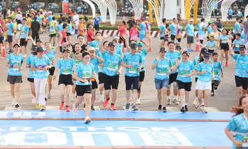 Chủ tịch UBND tỉnh Bình Định chạy 5km VM Quy Nhơn