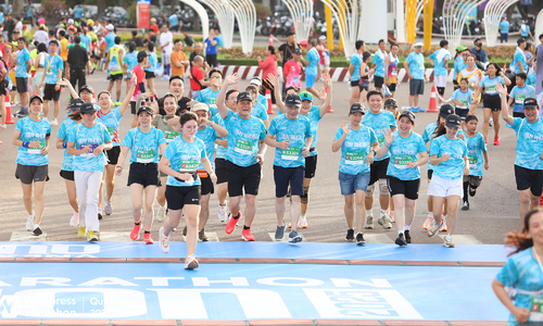 Chủ tịch UBND tỉnh Bình Định chạy 5km VM Quy Nhơn
