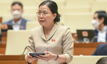 Bệnh viện trung ương quá tải do thiếu thiết bị hay người dân mất niềm tin vào y tế cơ sở?