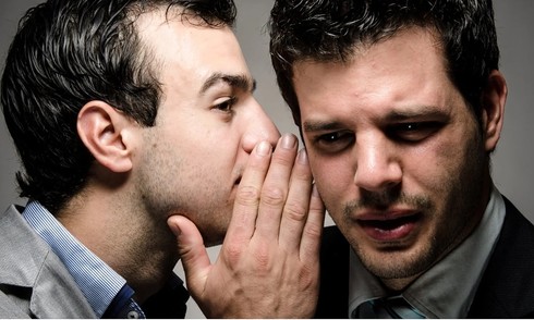 Đàn ông hay phụ nữ thích 'buôn chuyện' hơn?