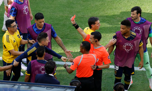 3 thẻ đỏ trong trận đấu Club World Cup