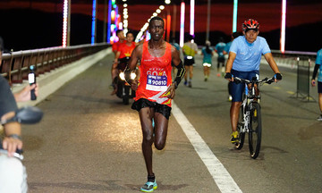 Runner Kenya 'phá dớp' hụt vô địch trong lần trở lại Việt Nam