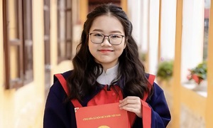 Cú đúp điểm tuyệt đối của nữ thủ khoa chuyên Toán