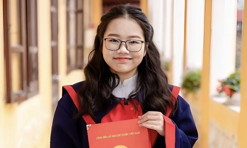 Cú đúp điểm tuyệt đối của nữ thủ khoa chuyên Toán