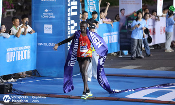 Hành trình 8.000 km vô địch VM Quy Nhơn của runner Kenya
