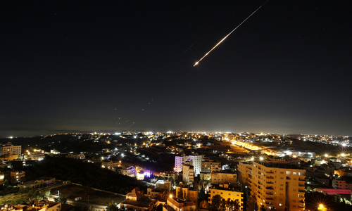 Iran tuyên bố tấn công Israel bằng tên lửa siêu vượt âm