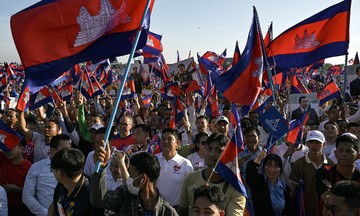 Người Campuchia tuần hành ủng hộ chính phủ giữa căng thẳng với Thái Lan
