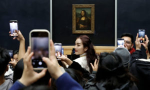 Bảo tàng Louvre đóng cửa do khủng hoảng du lịch