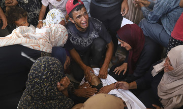 Xe tăng Israel bắn vào đám đông chờ nhận viện trợ ở Gaza, 59 người chết