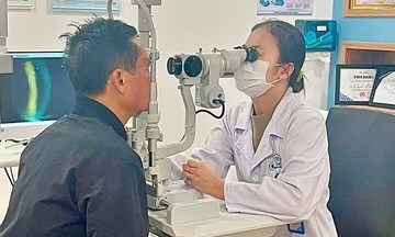 Bỏng mắt do nhìn lâu vào đèn UV ở hồ cá