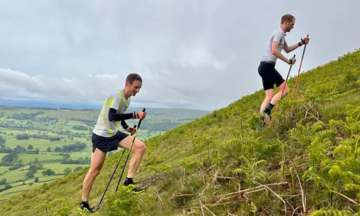 Hai anh em lập kỷ lục Everesting chạy bộ