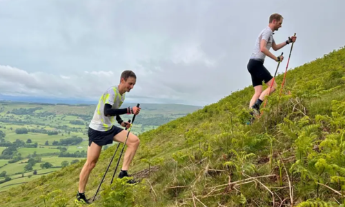 Hai anh em lập kỷ lục Everesting chạy bộ