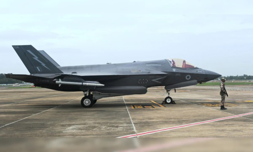 Tiêm kích F-35 Anh mắc kẹt ở sân bay Ấn Độ