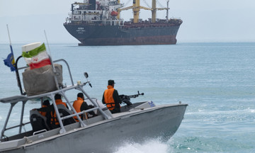 Nghị sĩ Iran đề xuất khóa eo biển Hormuz nếu Mỹ giúp Israel