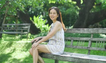 Trang phục ngắn tôn chân của Madam Pang