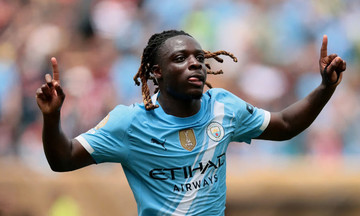 Man City thắng trận ra quân Club World Cup dù chịu thẻ đỏ