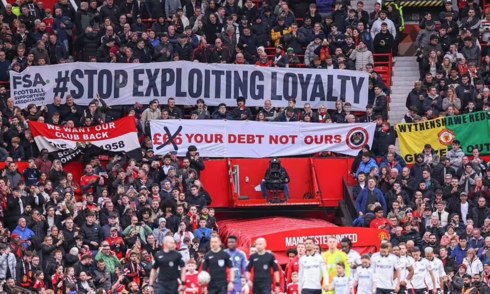 CĐV Man Utd tức giận vì giá vé tăng 'chóng mặt'